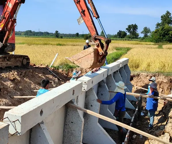 ติดตั้งกำแพงกันดิน