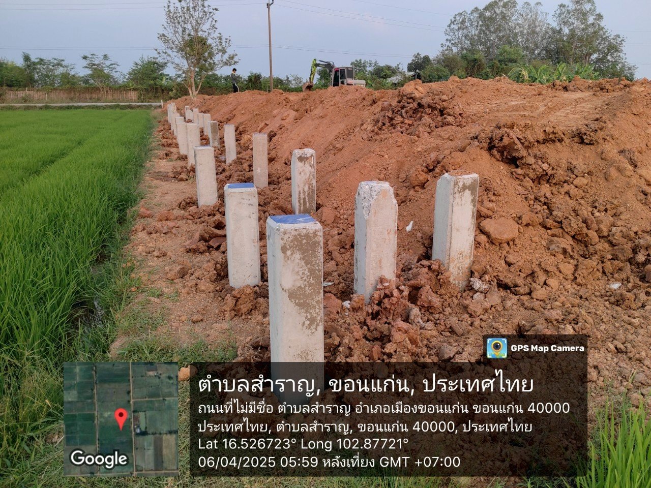 เสาเข็มตันคอนกรีตหลังติดตั้งในพื้นที่ฐานรากหน้างานก่อสร้าง
